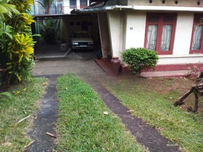 Mount Lavinia - Templers Road 44.25 Perches of Land with an Old House for Sale