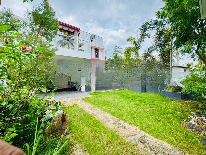 House for Sale in Athurugiriya - (PR1577)