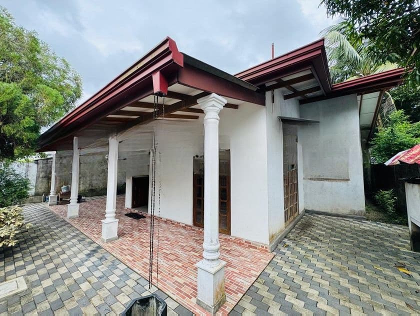 200M to Colombo Road Luxury House for Sale in Piliyandala
