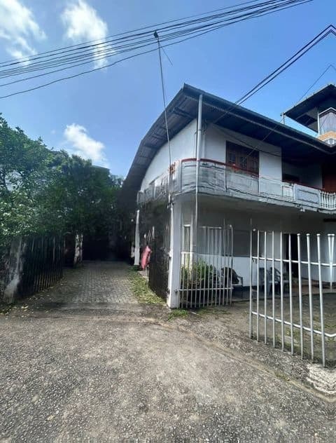 House for sale in Nugegoda