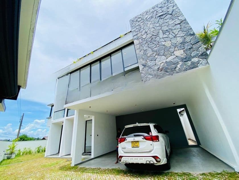 Modern Luxury Home with Rooftop Terrace – Malabe
