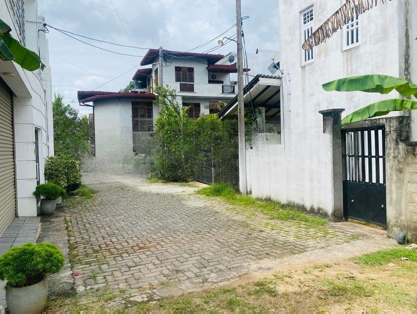 6.3P Superb Land at Prestigious Neighborhood Close to Kiribathgoda