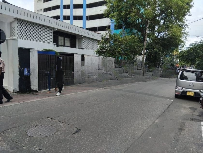 Old House with Land for Sale Ds4542 Colombo 3