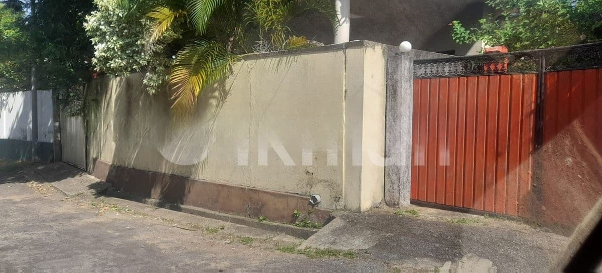 10 perches land with livable house for sale - woodland Mawatha , Dehiwl