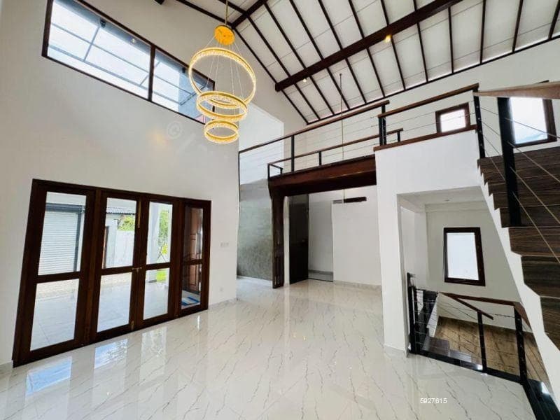 Modern, luxury home in peaceful Piliyandala
