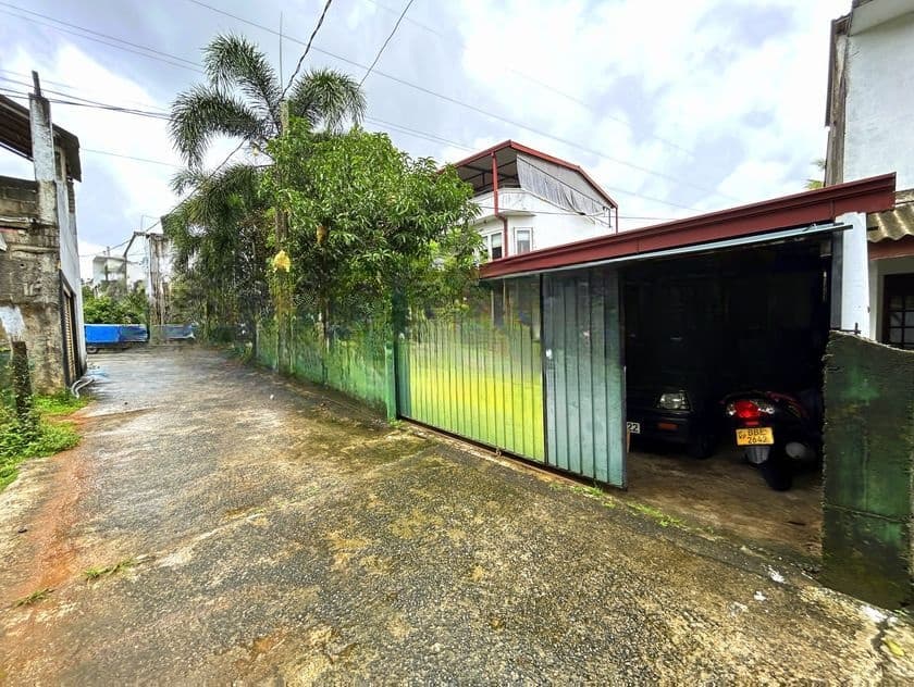 Land With House For Almost Perch Value - Battaramulla Talahena Jaya Mw