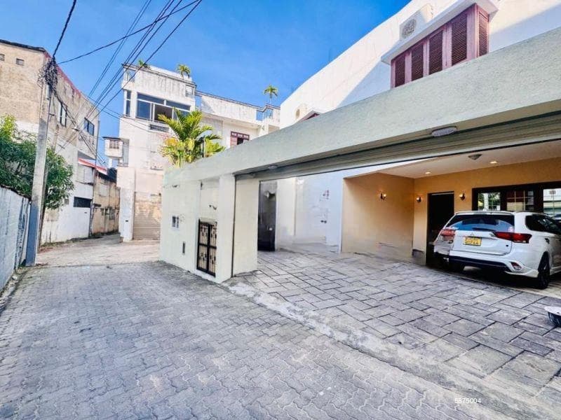 (SE1669)🏡✨ Elegant 3-Storey Family Home with Rooftop Terrace – Kalubowila ✨🏡