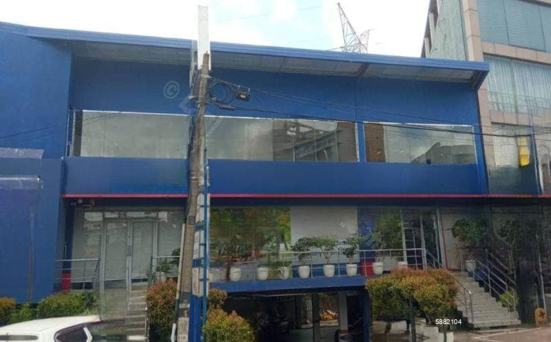Commercial space/Facing main road/multi purpose/for rent in Battaramulla/close to Setsiripaya.