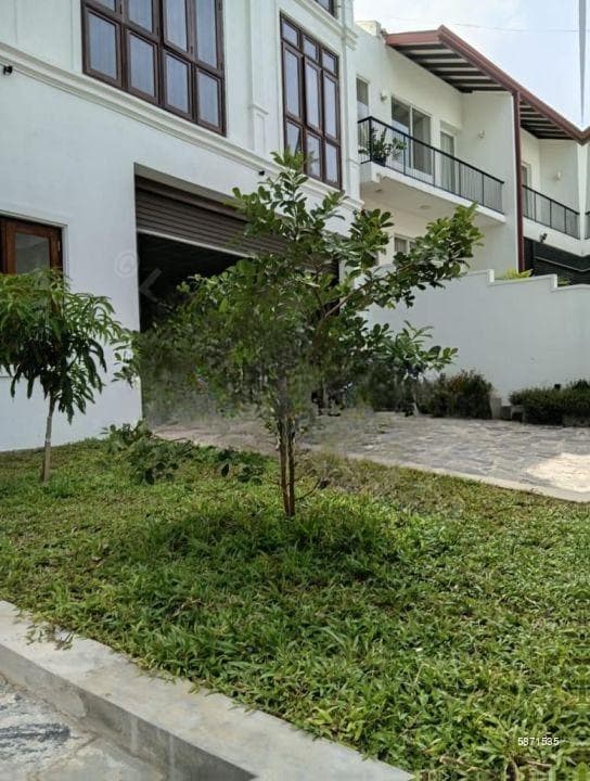 Brand New Two-Storey House for Sale – Nawala | LKR 250,000,000 (EM122RK)