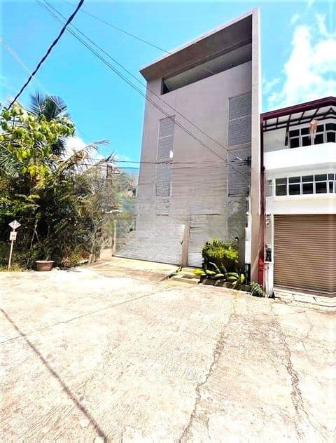 Luxury House for Sale in Thalawathugoda