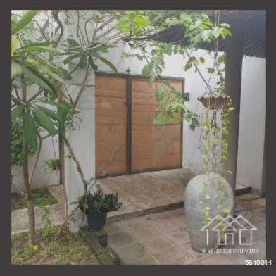Sale | Land, With an old house | Colombo 5