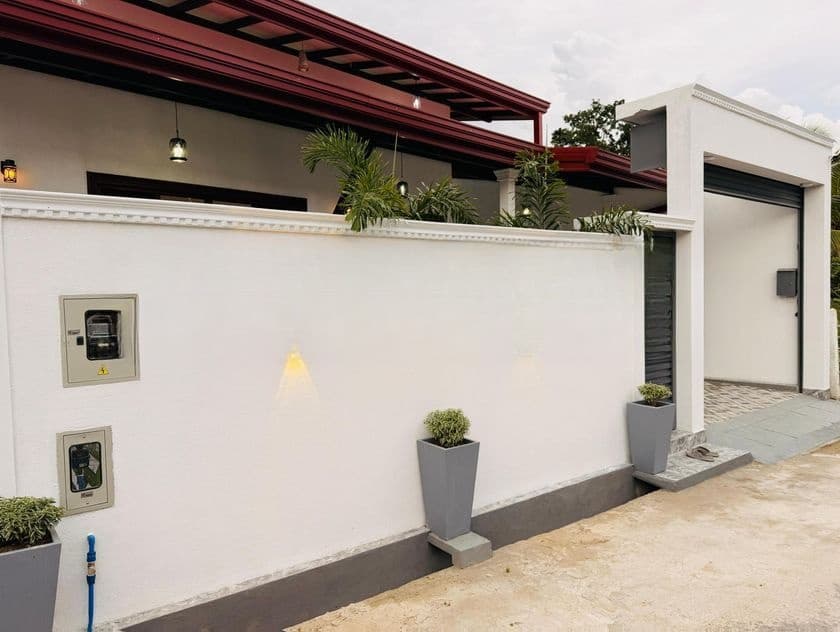Suparbrand New Single House for Sale in Kottawahoran Road Kirwathtuduwa