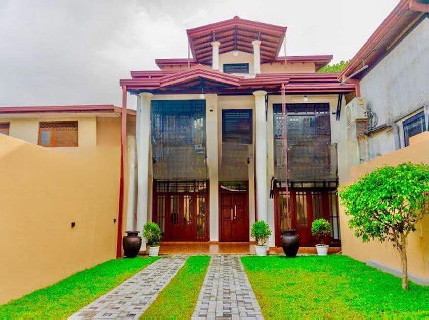 Luxury 3-Story House for Sale Ds8282