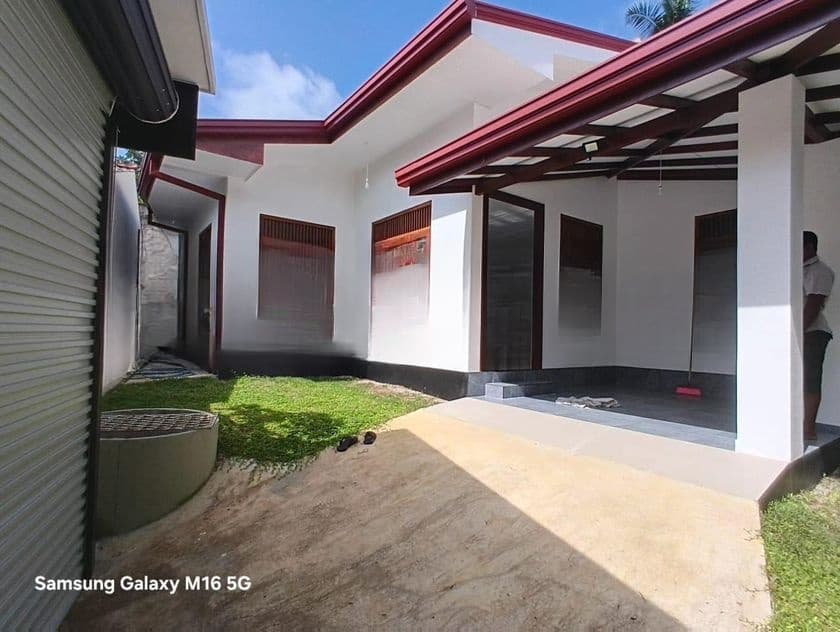 Super Luxury Single Storey House for Sale in Piliyandala