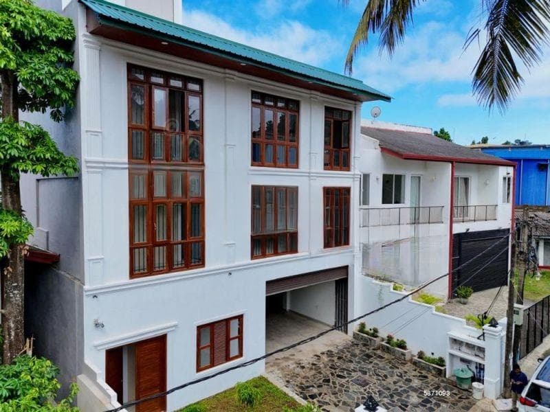 (SE1504)🏠 Brand-New Luxury Two-Story House with Rooftop for Sale in Nawala! 🌇🛗 250 Million