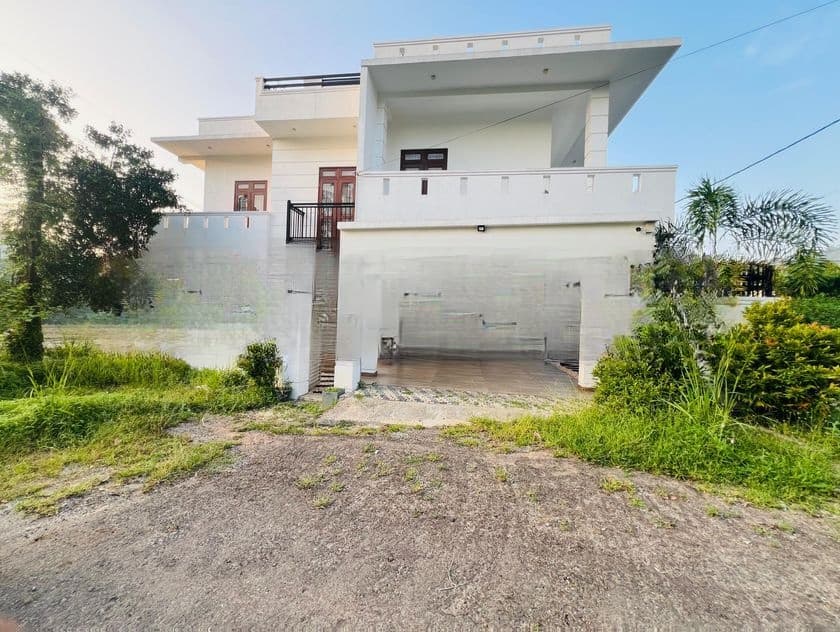 අතුරුගිරියෙන් අලුත්ම තෙමහල් නිවසක්