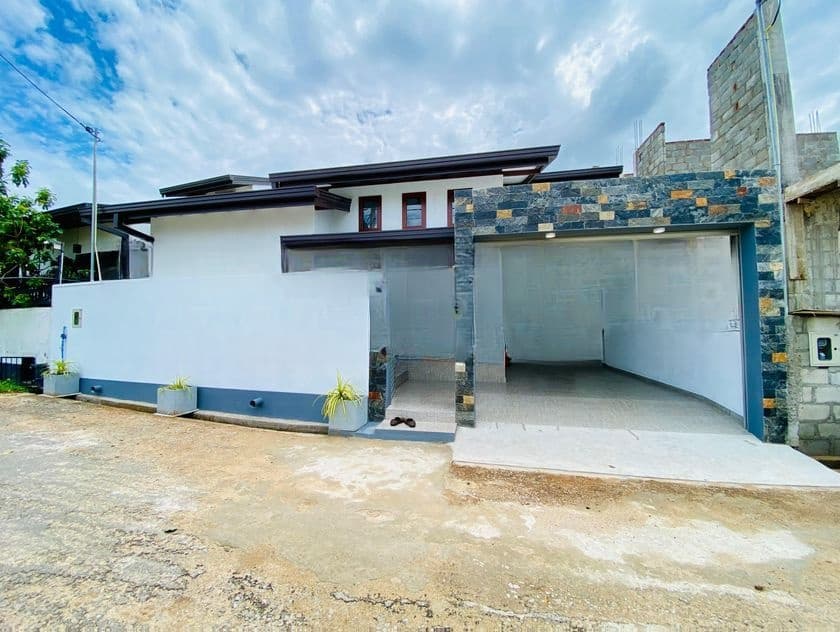 අලුත්ම තනි මහල් නිවසක් විකිණීමට අතුරුගිරිය