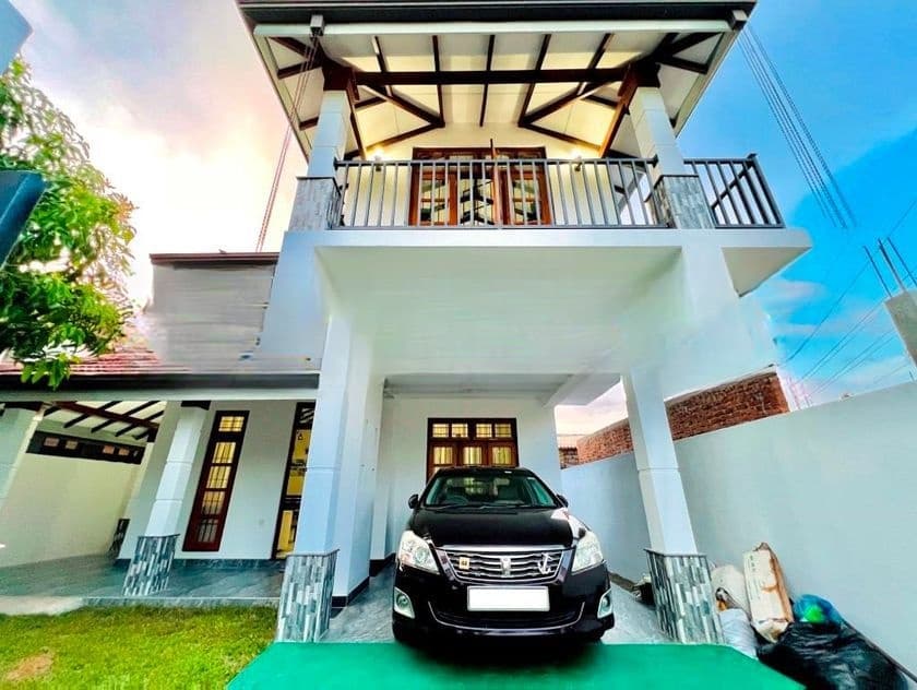 Good Living Well Built Upstairs House For Sale In Negombo Daluwakotuwa