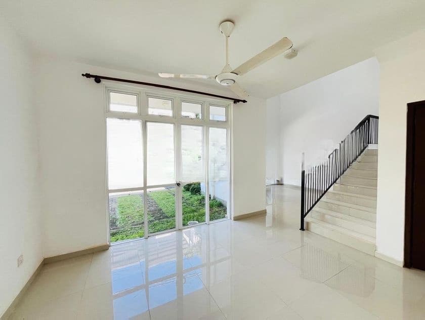 Almost Brand New Luxury Two Story House for Sale in Piliyandala