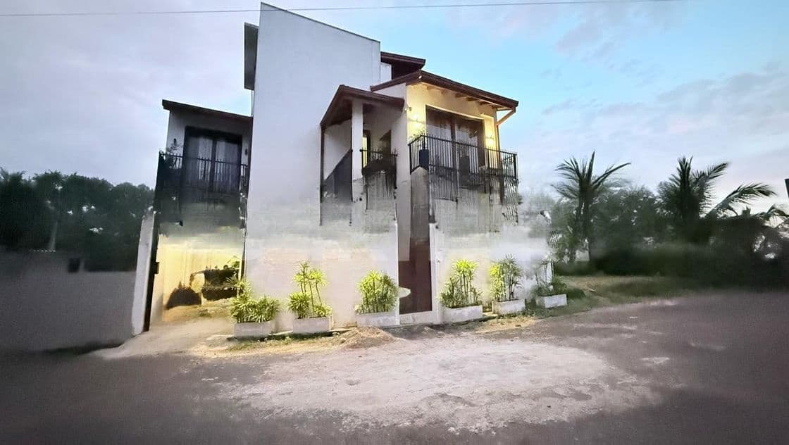 Luxury 3-Story Residence for Sale in Kahathuduwa