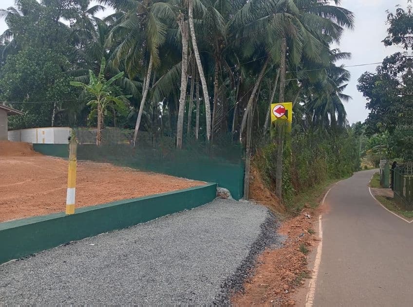 Kottawa නේවාසික අගනා බිම් කොටස් කීපයක්