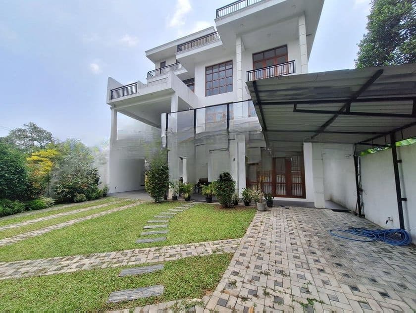 thalawathugoda junction luxury house for sale