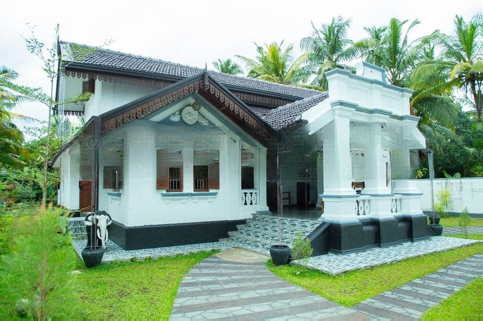COMMERCIAL VILLA FOR SALE IN BENTOTA WITH FURNIURE (SP383)