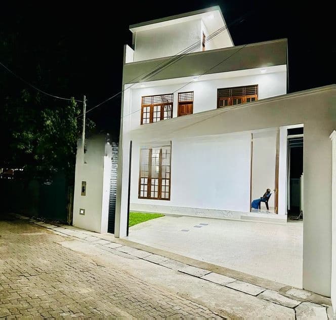 Nugegoda 04BR House For Sale (NK11426)