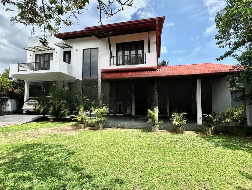 25 Perches - Luxury 2 Storied Mordern House in Attidiya