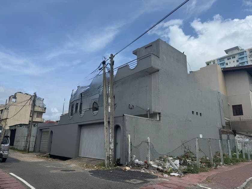 Marine Drive View 10 Perches Land Sale With Two Storied House