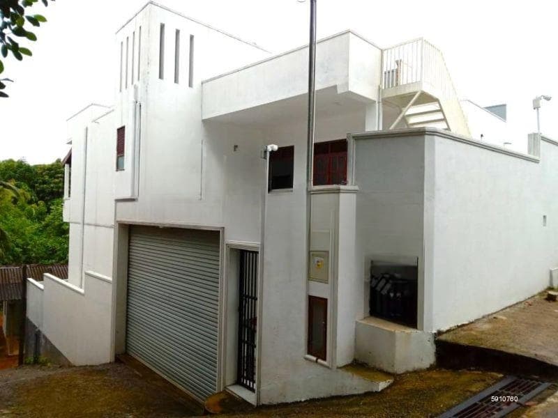 Investment-Friendly 6 Bedroom House for Sale Near SLIIT – Malabe