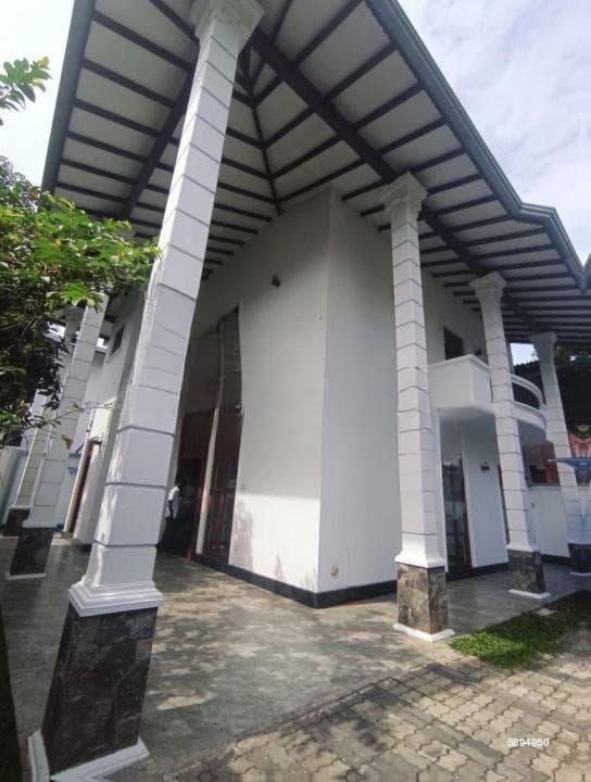 Boralesgamuwa, Bokundara 04 Bedroom Luxury house on 9.2 Perches of Land for sale