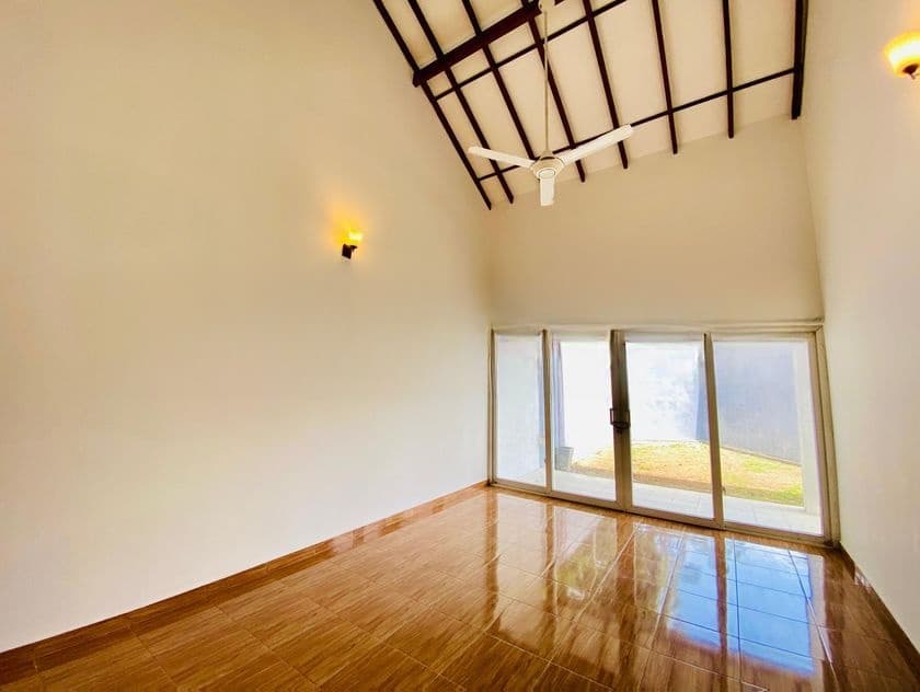Stunning 10-Perch Single Story House for Sale in Athurugiriya