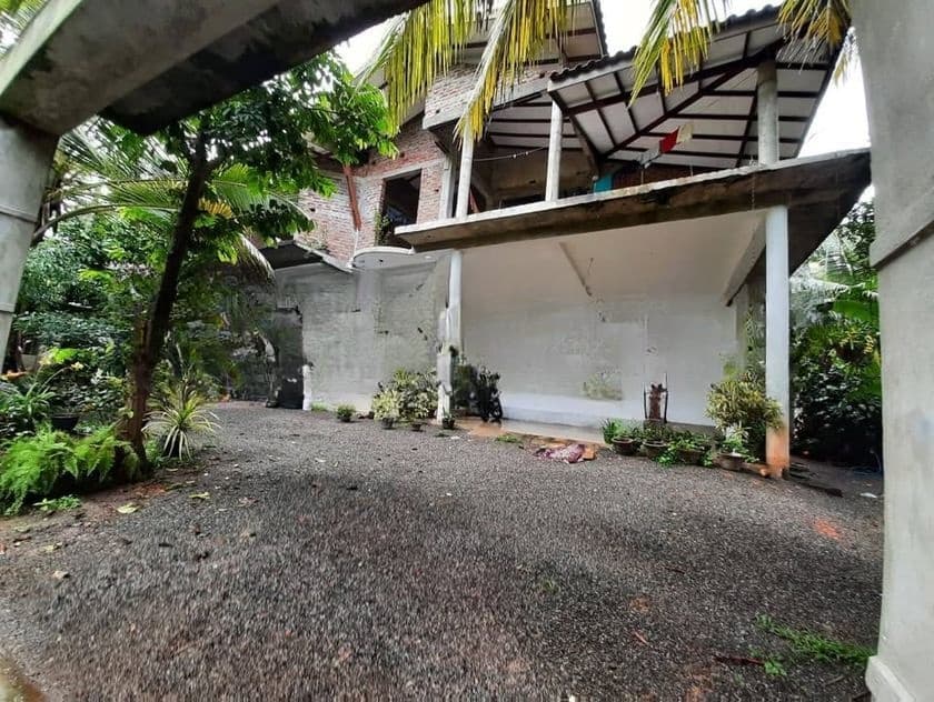House in Yakkala Gampaha With 17.5 Perches Land Extent