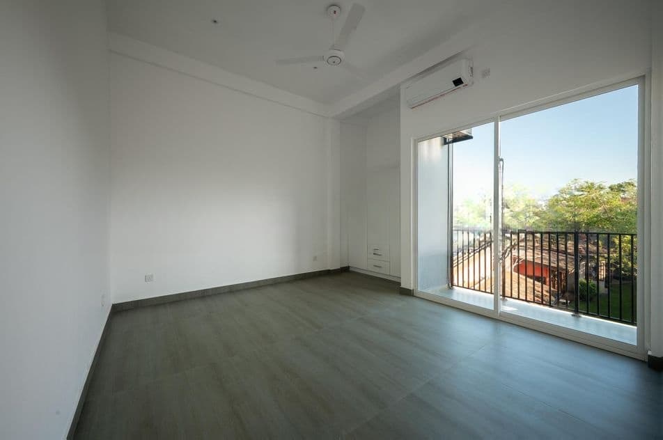 Colombo 6 : 12,500sf Commercial Building for Rent