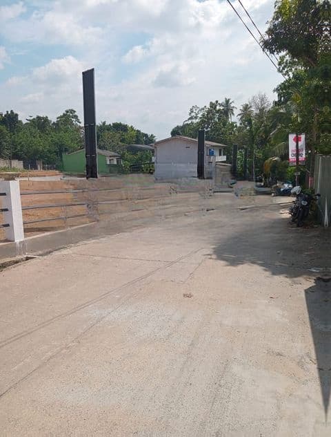 Land for Sale in Makumbura Galawilawatte Walking Distance to 138 Road
