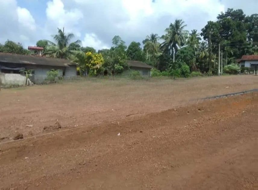ඉඩමක් විකිණීමට ගම්පහ