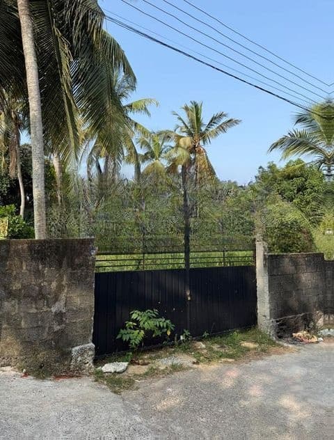 මාලබෙි තලාහෙන පරාක්රම මාවතේ ඉඩමක් විකිනිමට .