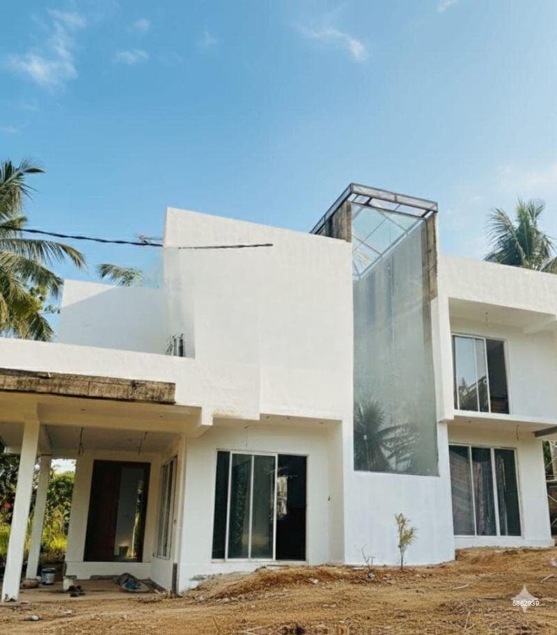 Athurugiriya, Jayanthi Road 02 Storied House on 9.5 Perches of Land for Sale
