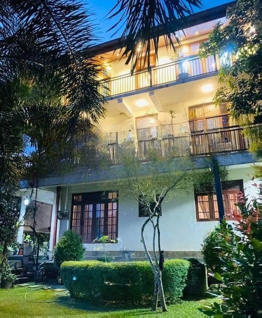 Kandy : 11BR (18.5P) 3-Storey House for Sale