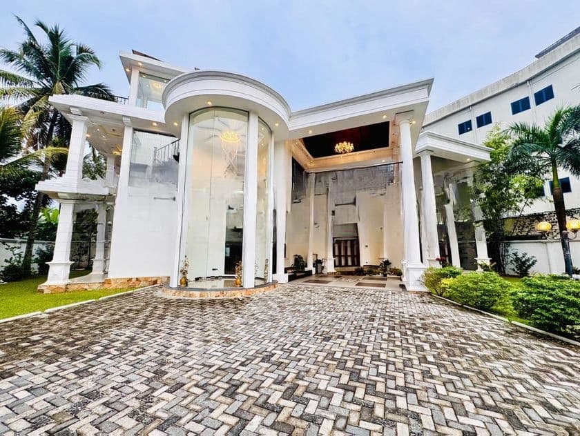 Super Luxury 3-Storey House for Sale – Rajagiriya