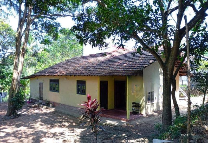 Ref(P-DINU-848)Peaceful Home for Sale Near Airport – Katunayake LKR 15 Million (Land + House Value)