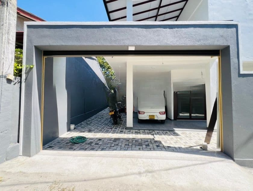 Well Build House Sale Talawatugoda