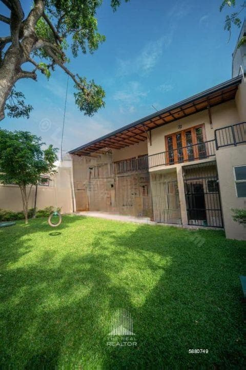 Spacious Fully Refurbished Architured House on 15 Perch Land for Sale in Gangarama Road, Boralesgamuwa (HSSH113)
