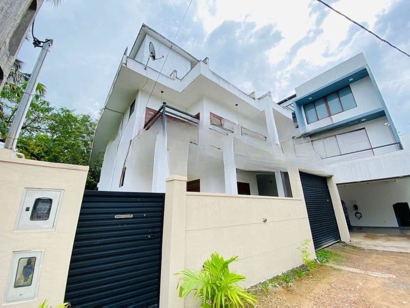 Modern 4BR Luxury House for Sale in Athurugiriya