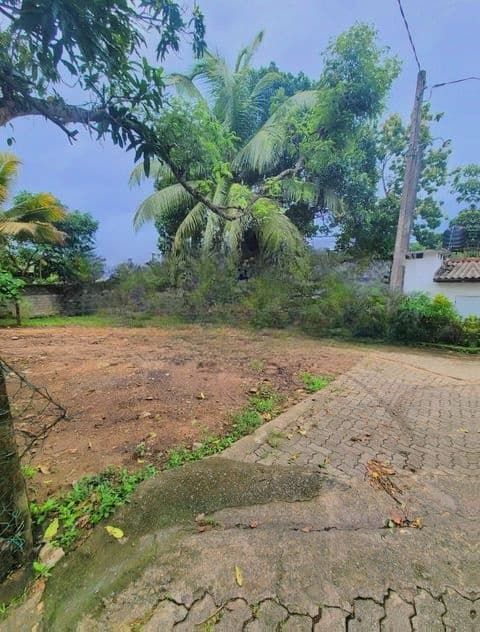 අතුරුගිරිය – කහන්තොට පාරෙන් පර්චස් 22ක වටිනා ඉඩමක්
