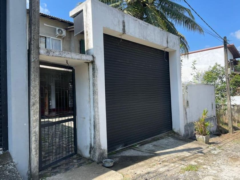Two Storey House for Sale in Athurugiriya