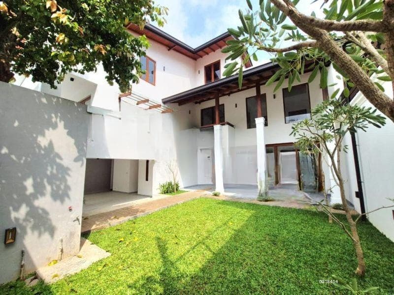 Modern Design Luxury 3 Story House For Sale in Pita Kotte