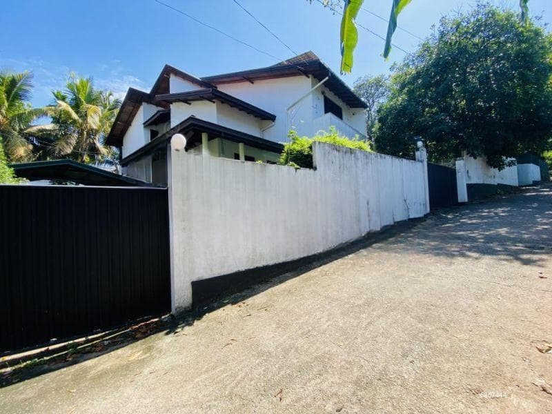 Spacious Two Story House with 15P Land Close to Administrative City, Battaramulla