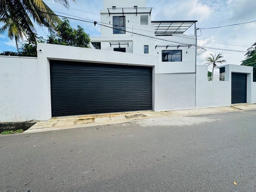 අති සුඛෝපභෝගී අලංකාර නවීනතම නිවස විකිණීමට piliyandala town